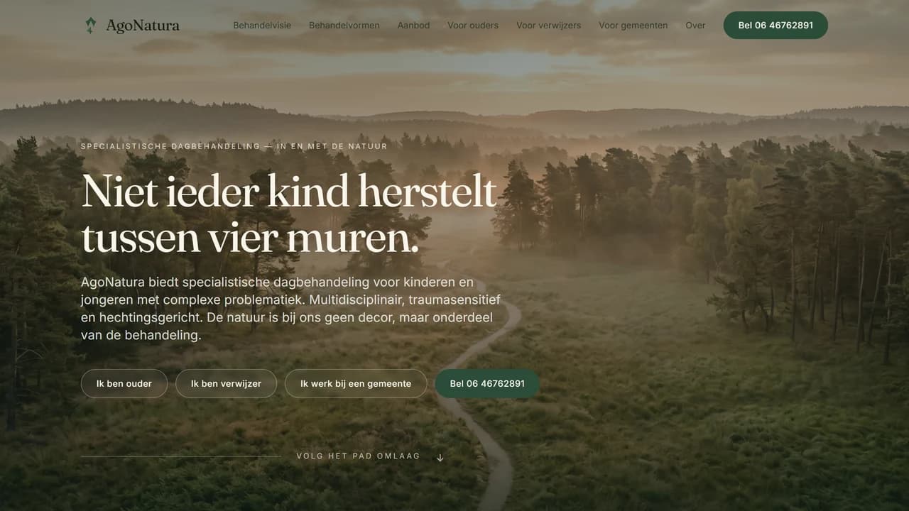 Desktopweergave van de AgoNatura-website met behandelvisie en natuurgerichte dagbehandeling