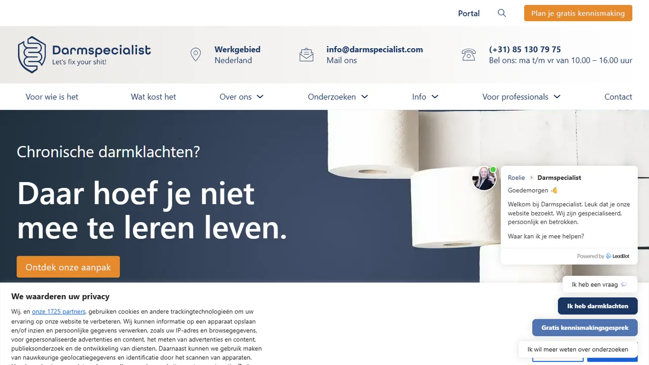 Desktopweergave van de Darmspecialist-website met hero, patiëntinformatie en duidelijke navigatie