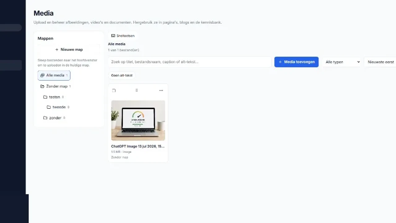 Blogbeheer met afbeelding, categorie, metadata en publicatiestatus